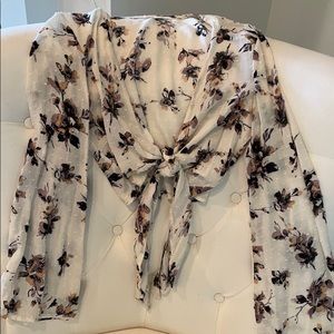 Classy, comfortable ties at waist blouse